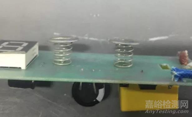 壓緊帶電彈簧的觸摸面板塑料是否算“支撐”帶電部件？（附決議翻譯）