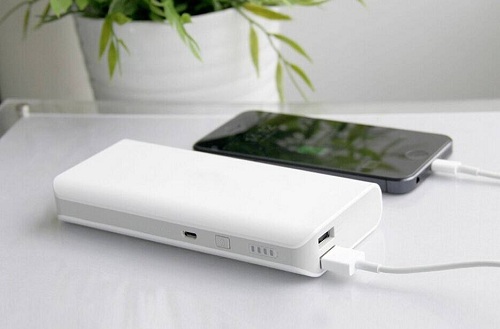 移動(dòng)電源，充電寶
